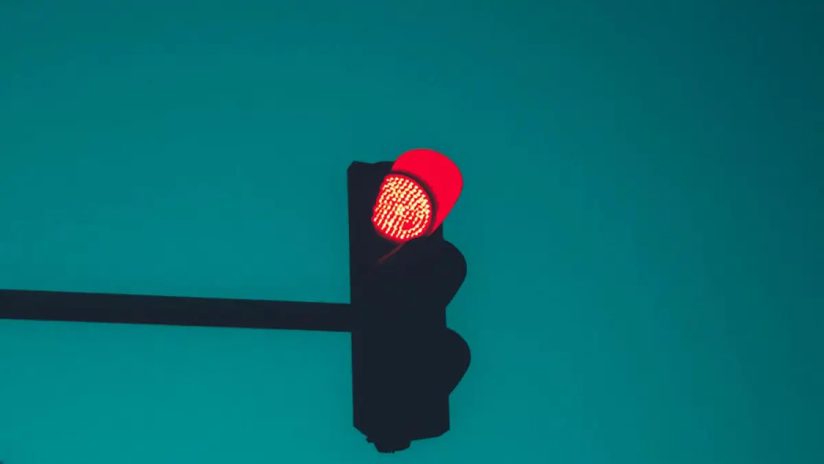 Ilustrasi Lampu Merah /  Unsplash