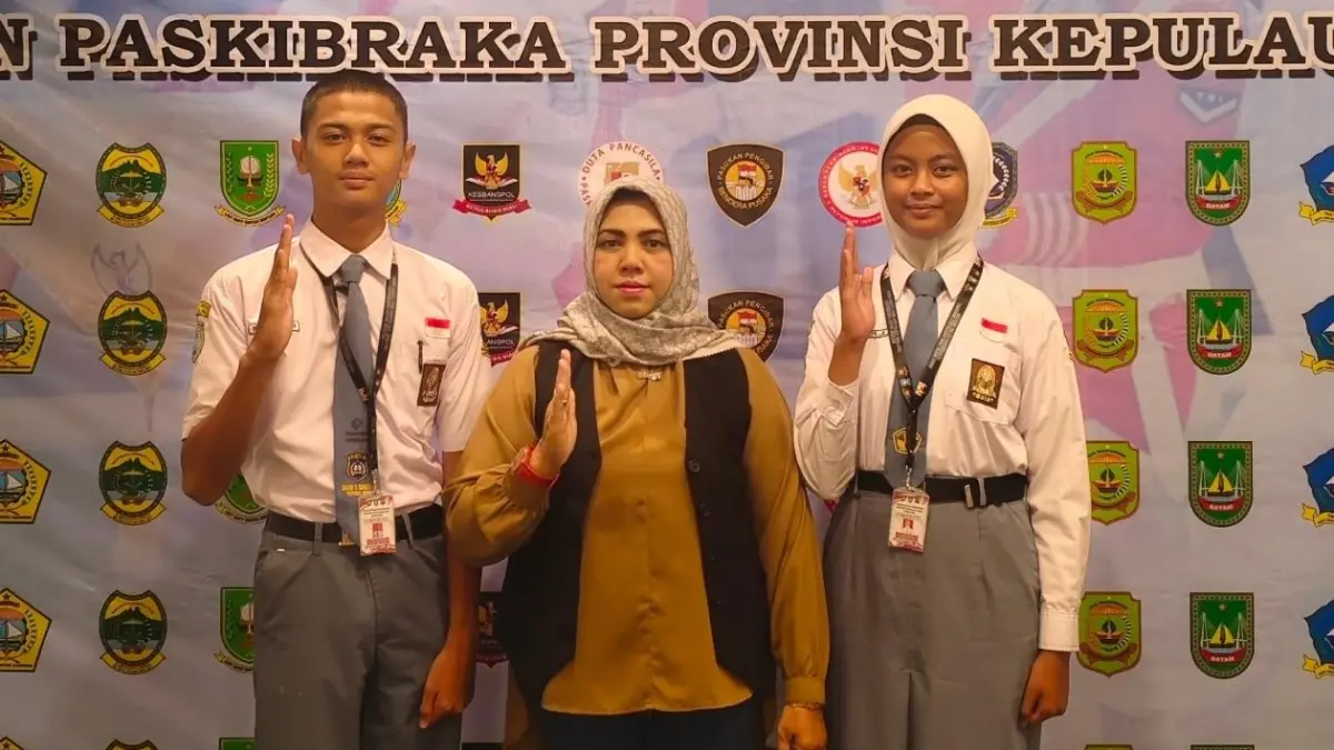 KELARA dan Rifqy usai mengikuti seleksi Paskibra Kepri didampingi Kabid Kesbangpol, Icha Hakim. F Dokumentasi Icha Hakim untuk Batam Pos