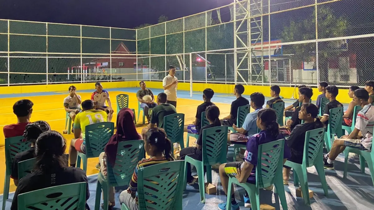 KUALA Sempang Volly Club (KSVC) membina generasi muda melalui olahraga voli di Lapangan KSVC, Desa Kuala Sempang, Kecamatan Seri Kuala Lobam. F Syafrizan untuk Batam Pos