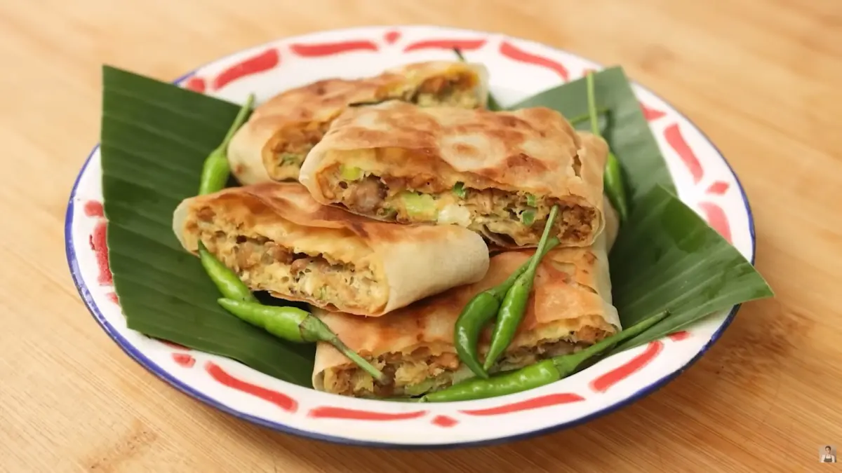 Martabak telur. (Tangkapan layar youtube.com/@devinahermawan)