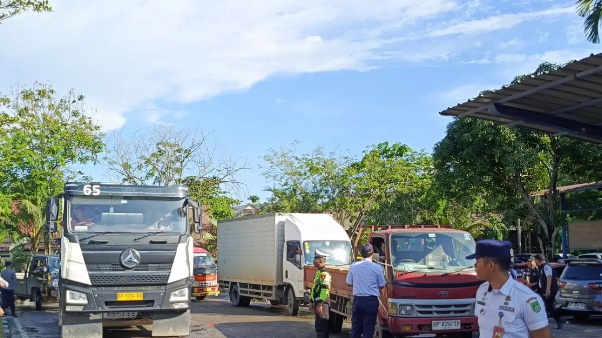 Razia gabungan kendaraan depan kantor Dishub Batam. F. Eusebius