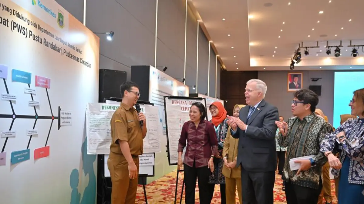 Kuasa Usaha Ad Interim Kedubes AS Peter M. Haymond (Ketiga dari kanan) dalam kegiatan Pembelajaran dan Transisi di Serang, Banten, 12 Mei 2026 lalu. F Erik Kurniawan/Kedubes AS di Jakarta untuk Batam Pos