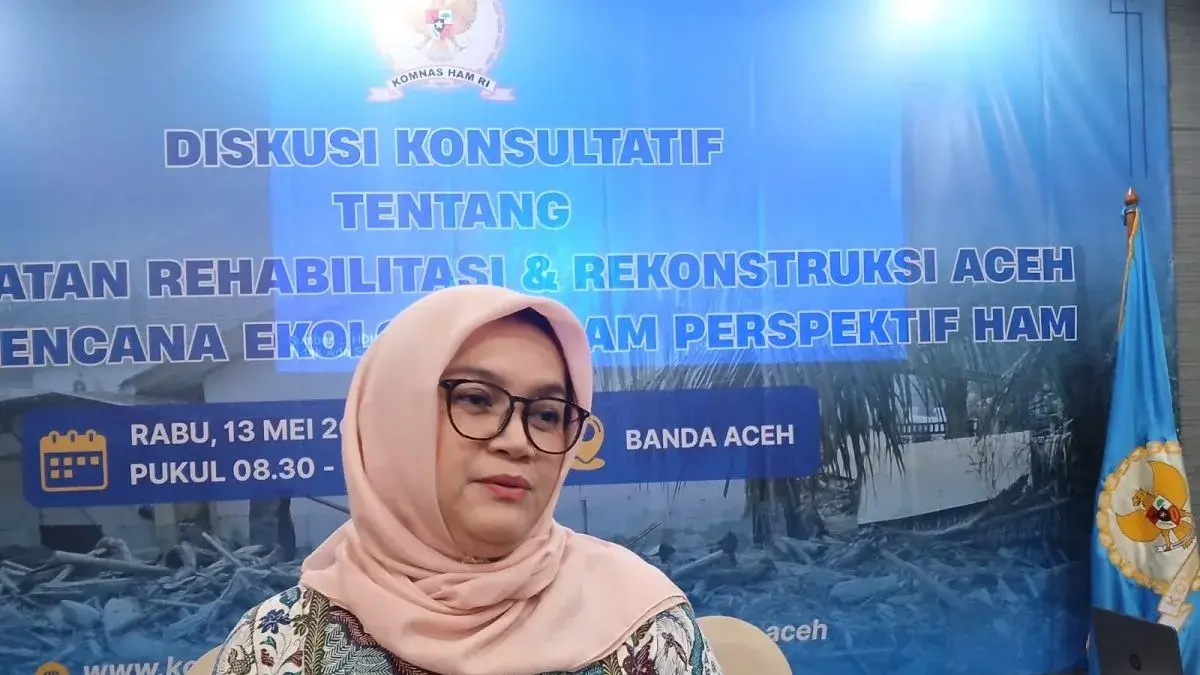 Komisioner Komnas HAM RI Atnike Nova Sigiro saat memberikan keterangan kepada awak media terkait penanganan bencana Aceh, di Banda Aceh, Rabu (13/5/2026). ANTARA/Rahmat Fajri