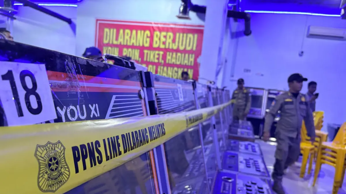 PPNS Line dipasang Tim Gabungan di arena permainan Kijang Game Zone di Kampung Sungai Datok, Kijang, Kecamatan Bintan Timur pada Rabu (13/5/2026) sore. F.Kiriman Suwarsono untuk Batam Pos.