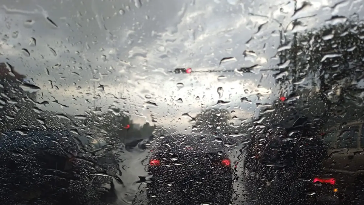Ditlantas Polda Kepri mengimbau masyarakat memastikan kondisi kendaraan tetap prima sebelum digunakan. Pengendara diminta memeriksa rem, ban, lampu kendaraan, dan perlengkapan keselamatan lainnya sebelum bepergian.  F. Putut Ariyo / Batam Pos