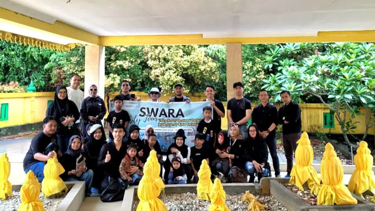Kunjungan SWARA Batam ke makam Zuriat Nong Isa di Nongsa, Kota Batam. F. Disbudpar Untuk Batam Pos 