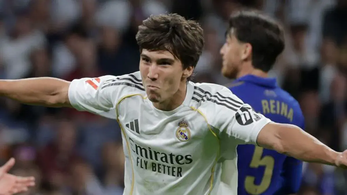 Pemain Real Madrid Gonzalo Garcia berselebrasi setelah sukses mencetak gol ke gawang Real Oviedo pada laga pekan ke-36 Liga Spanyol 2025/26 di Stadion Santiago Bernabeu, Jumat. Madrid menang 2-0. (X/LaLiga)