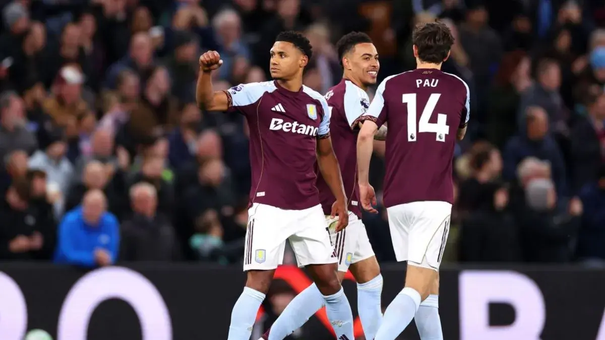 Penyerang Aston Villa Ollie Watkins (kiri) merayakan keberhasilannya mencetak gol ke gawang Liverpool pada pertandingan Liga Inggris di Stadion Villa Park, Birmingham, Jumat (15/5/2026) waktu setempat. (avfc.co.uk)