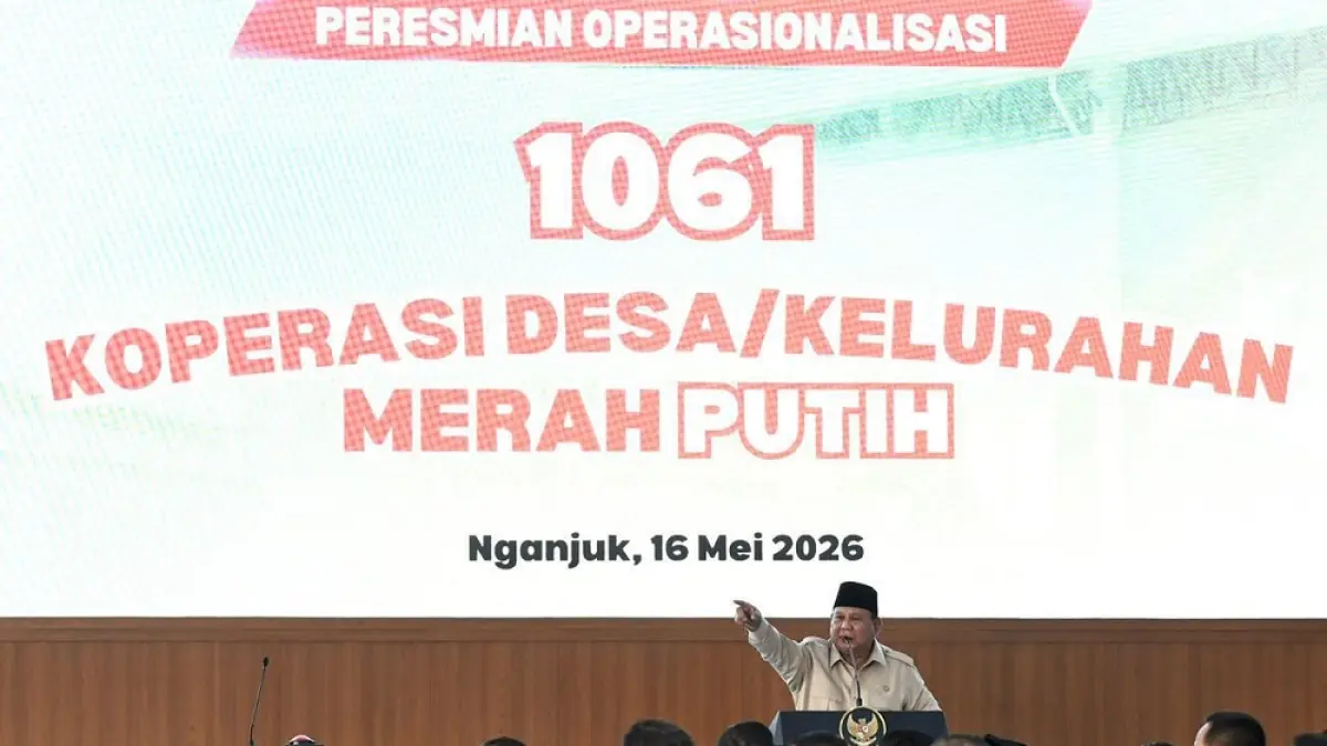 Presiden Prabowo Subianto saat meresmikan Koperasi Desa dan Kelurahan Merah Putih di Nganjuk, Jawa Timur, Sabtu (16/5). Foto: Jawa Pos
