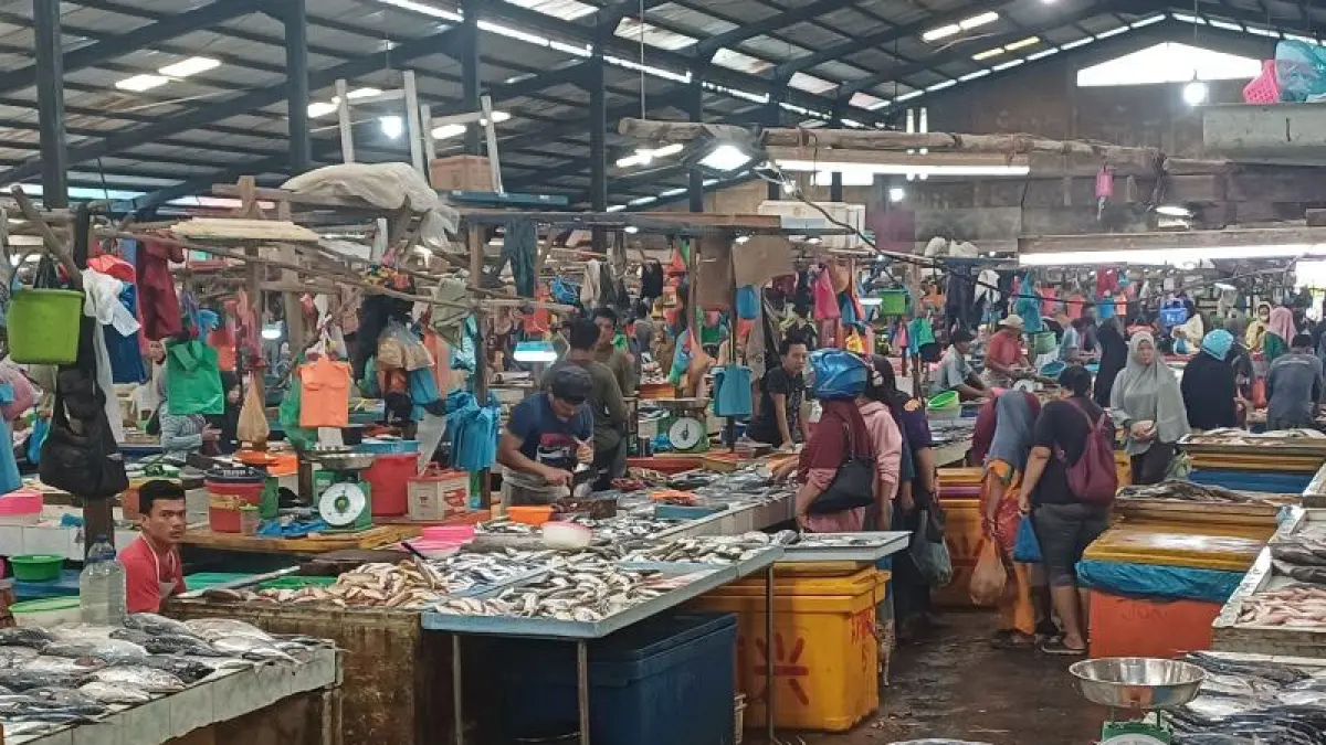 Aktivitas masyarakat di Pasar Bintan Center (Bincen), Kota Tanjungpinang, Kepulauan Riau (Kepri), Jumat (15/5/2026). ANTARA/Ogen 