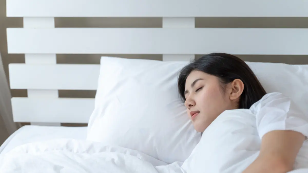 Ilustrasi seorang wanita sedang tidur. (Freepik)