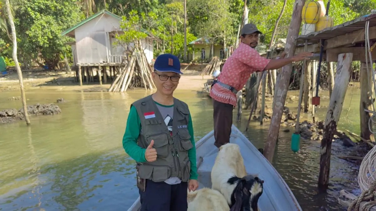 LAZ BATAM dan Batam Pos menyalurkan hewan kurban untuk masyarakat pesisir dan pulau di Kepri. Foto: Dokumentasi LAZ BATAM