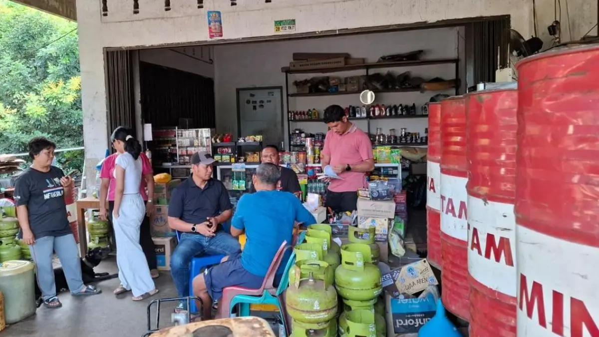 POLISI menangkap pelaku penyalahgunaan BBM jenis bio solar di Kampung Pasir 1, Desa Sebong Pereh, Kecamatan Teluk Sebong pada Sabtu (2/5/2026) sekitar pukul 16.00 WIB. F.H.P Bako untuk Batam Pos