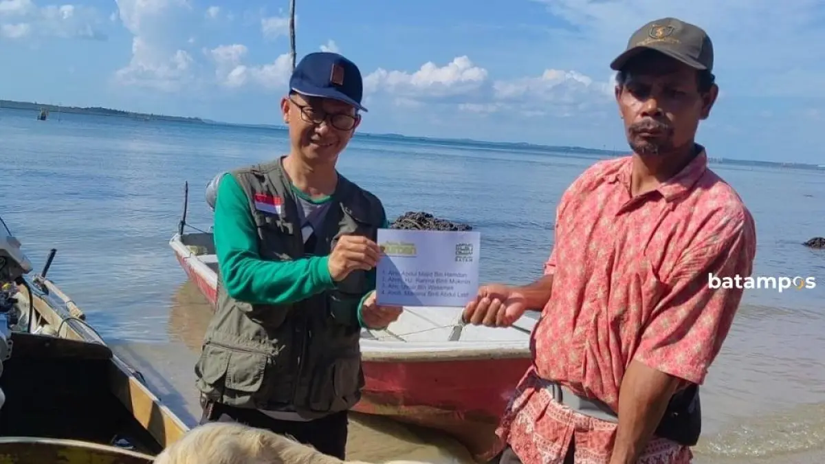 Program kurban LAZ BATAM dan Batam Pos untuk masyarakat pesisir dan pulau di Kepri. Foto: Dokumentasi LAZ BATAM
&nbsp;