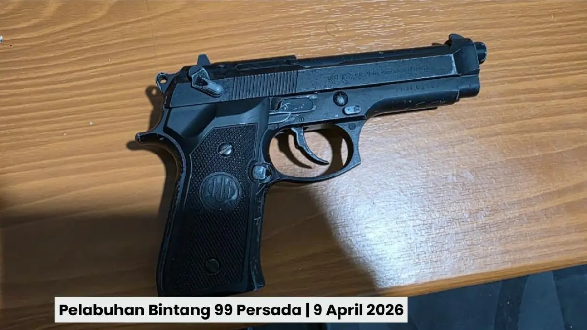 Senjata api yang hendak diselundupkan diamankan bea cukai. f. istimewa