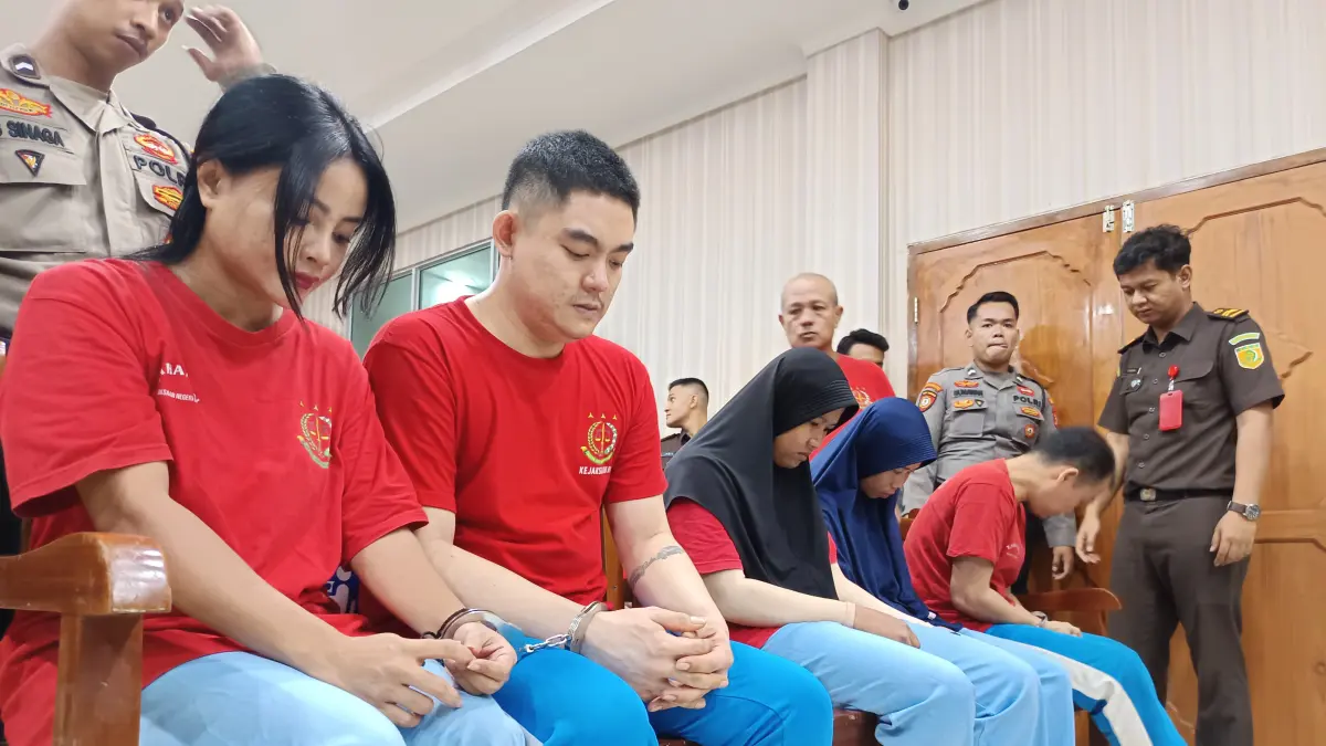 Terdakwa kasus pembunuhan Dwi Putri menjalani sidang di PN Batam, Senin (18/5/2026). F. Azis Maulana/ batam pos