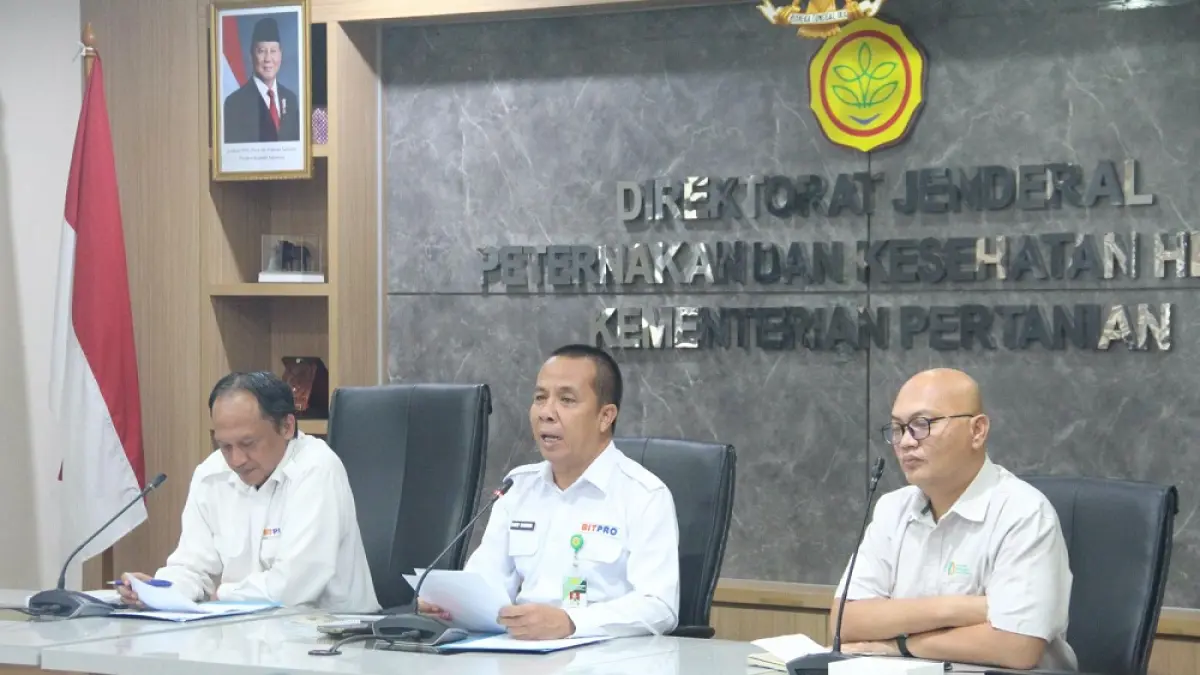 Direktur Jenderal Peternakan dan Kesehatan Hewan Kementerian Pertanian Agung Suganda memimpin rapat koordinasi stabilisasi industri perunggasan nasional di Jakarta, Senin (19/5/2026). Foto: Istimewa