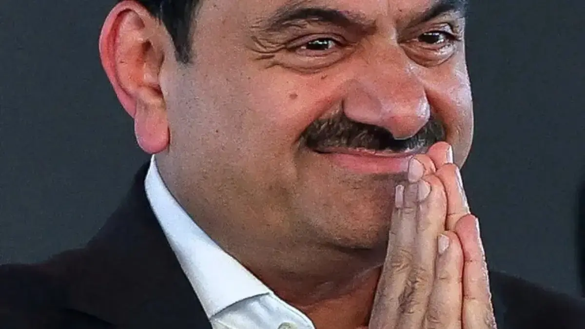 Gautam Adani di tengah penyelesaian kasus dengan Departemen Keuangan dan regulator pasar modal Amerika Serikat / Foto: (Al Jazeera)