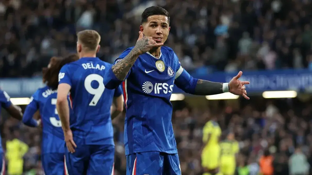 Gelandang Chelsea Enzo Fernandez merayakan keberhasilannya mencetak gol ke gawang Tottenham pada pertandingan Liga Inggris di Stadion Stamford Bridge, London, Selasa (19/5/2026) waktu setempat. (premierleague.com)