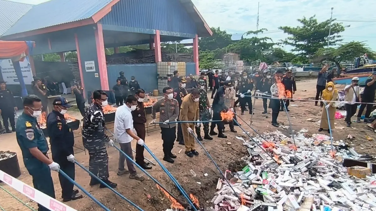 Kanwil BC Khusus Kepri bersama BC TMP B Tanjungbalai Karimun musnahkan barang hasil 131 kali penangkapan bernilai Rp10,9 miliar lebih. Foto: Istimewa