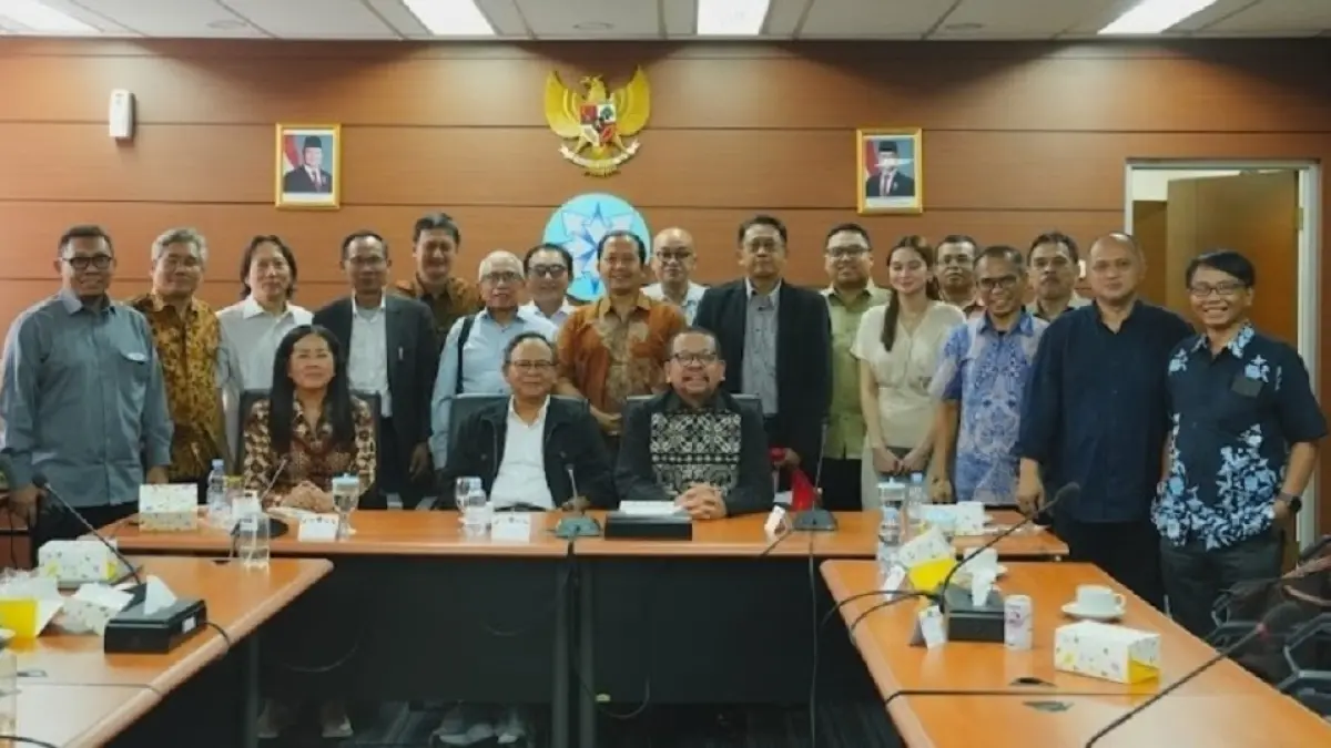 Kepala Badan Komunikasi Kepresidenan RI M. Qodari bersama Ketua Dewan Pers Komaruddin Hidayat menghadiri diskusi publik mengenai dinamika media dan masa depan industri pers nasional di Gedung Dewan Pers, Jakarta. Foto: Istimewa