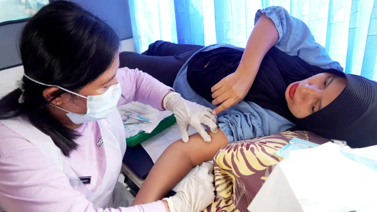Pelayanan Keluarga Berencana di Batam dalam rangka HUT ke-75 Ikatan Bidan Indonesia. Foto: Humas BKKBN Kepri