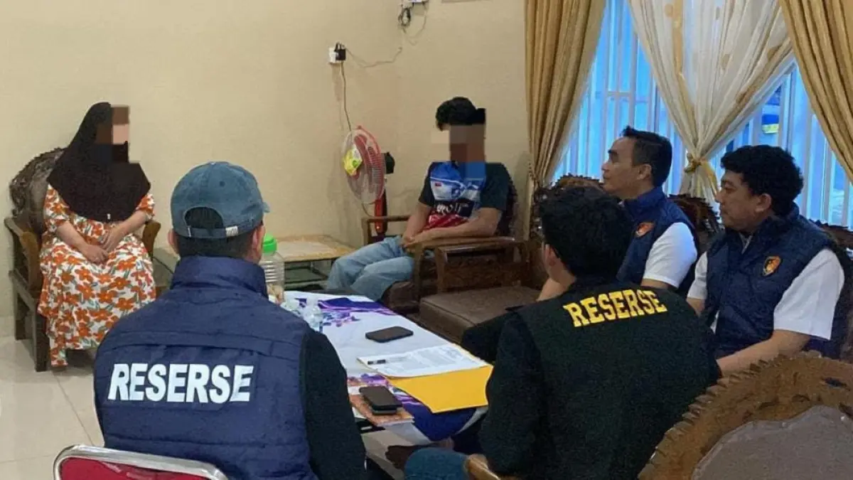 Polisi mengamankan oknum guru olahraga PPPK atas dugaan perbuatan asusila terhadap siswinya. F. Kiriman Ipda Horas untuk Batam Pos