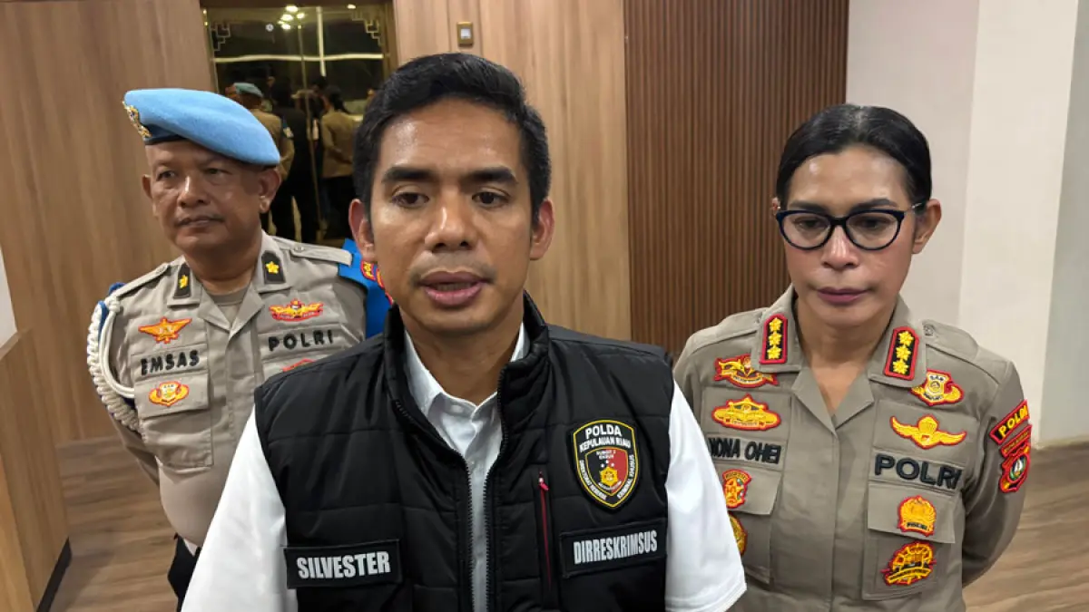 Direktur Reskrimsus Polda Kepri, Kombes Pol Silvester Mangombo Marusaha Simamora saat memberi keterangan pers. F. Yashinta / Batam Pos