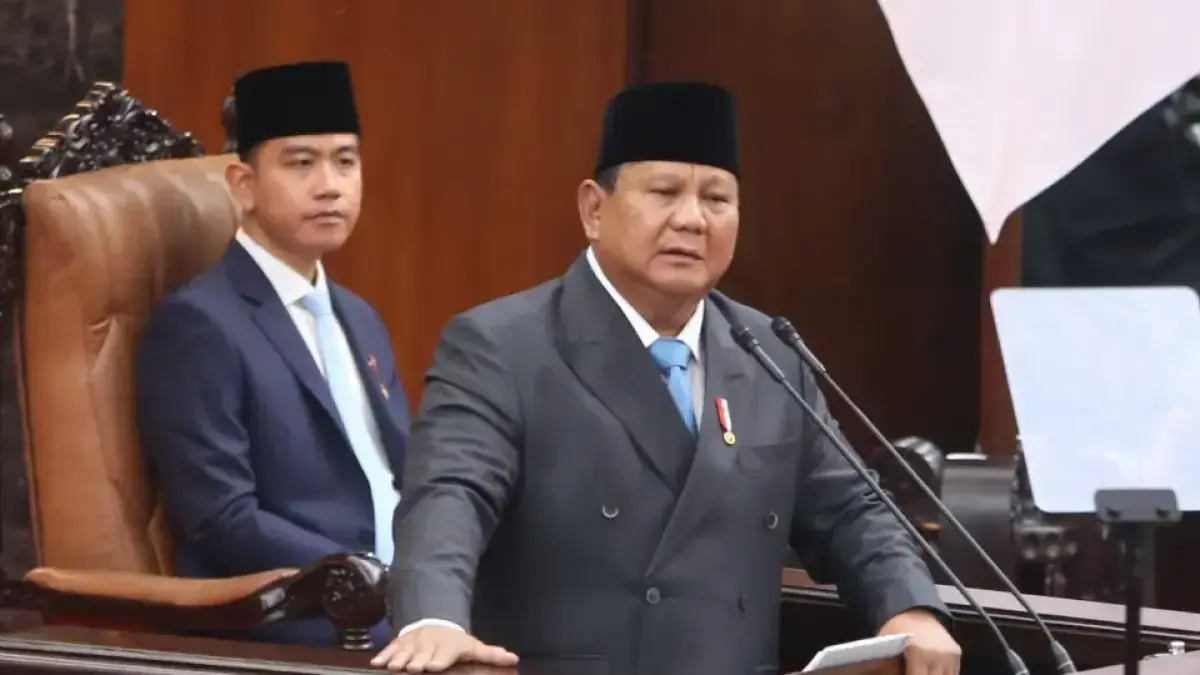 Presiden Prabowo Subianto meminta jajarannya untuk menghapus praktik pengawalan ilegal atau backing yang dilakukan aparat. (Dery Ridwansah/JawaPos.com)