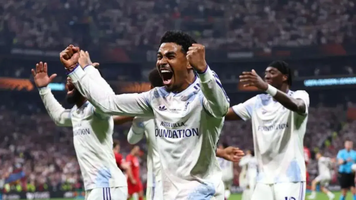 Selebrasi pemain Aston Villa setelah menjadi juara Liga Europa 2025/26 usai kalahkan Freiburg 3-0 di Tupras Stadium, Turki pada Rabu (20/5/2026). UEFA.com