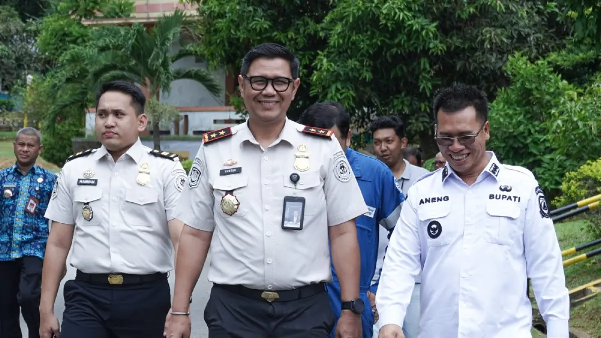Bupati Kepulauan Anambas, Aneng dan Kakanwil Imigrasi Kepri, Guntur Sahat Hamonongan. Foto: Ihsan Imaduddin/Batam Pos
