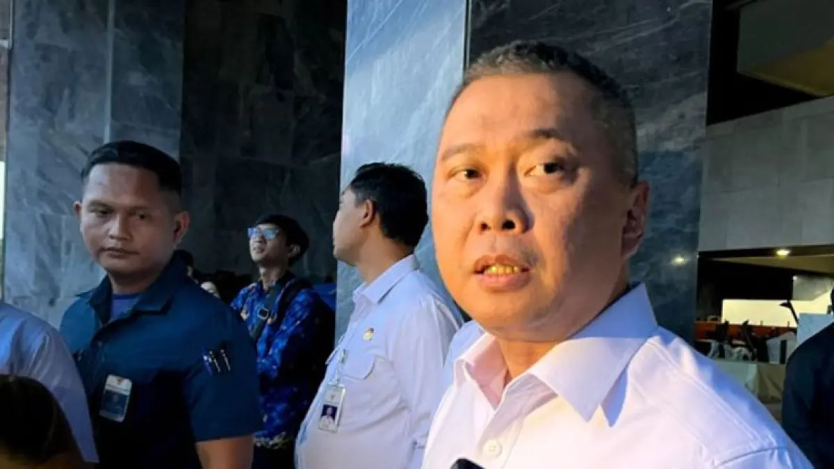 Menteri Perhubungan (Menhub) Dudy Purwagandhi menjawab pertanyaan awak media usai mengikuti rapat kerja dengan Komisi V DPR RI di Jakarta, Kamis (21/5/2026). ANTARA/Harianto 