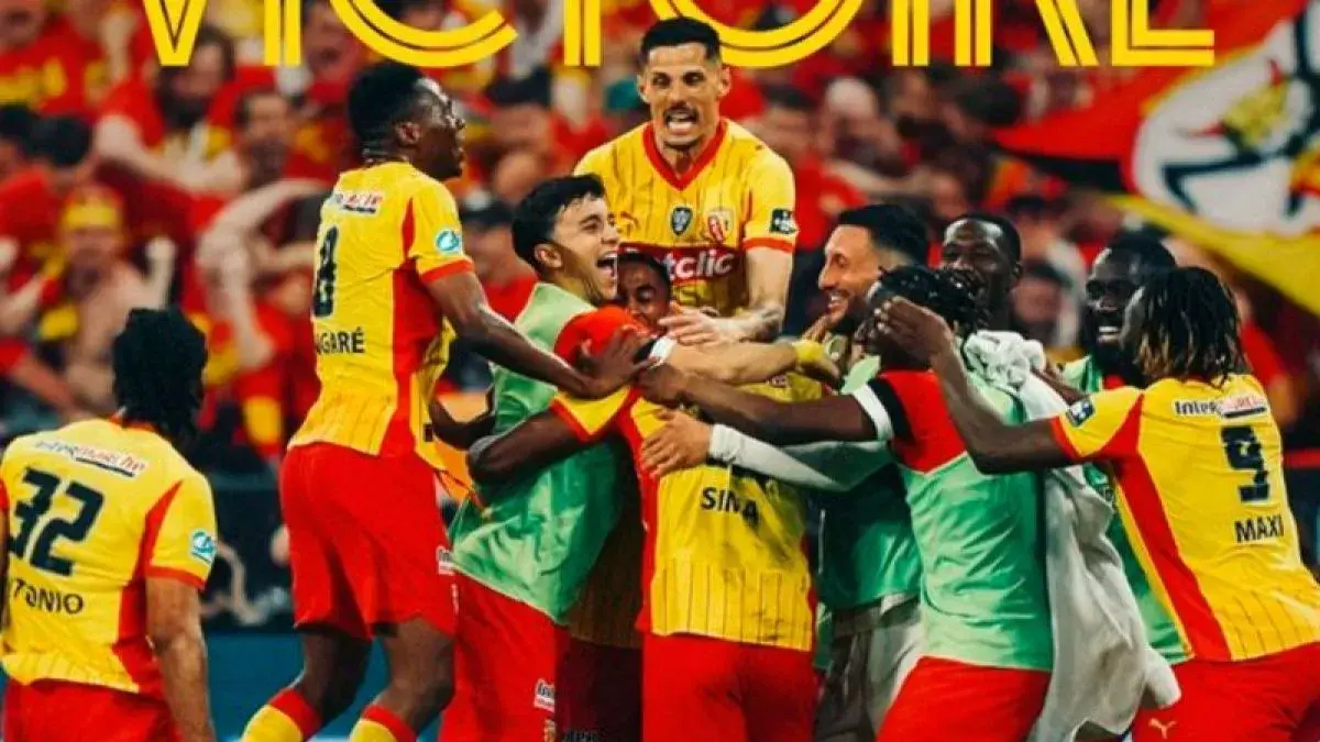 Para pemain Lens merayakan keberhasilan mereka menjuarai Piala Prancis seusai mengalahkan Nice pada partai final di Stadion Stade de France, Saint-Denis, Paris, Jumat (22/5/2026) waktu setempat. (x.com/RCLens)