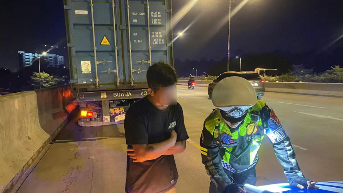 Patroli difokuskan pada ruas jalan yang kerap dilintasi kendaraan besar, khususnya truk trailer yang beroperasi pada malam hari. Saat patroli berlangsung, petugas mendapati sejumlah trailer tidak memiliki lampu rem dan perlengkapan teknis lainnya. F. istimewa