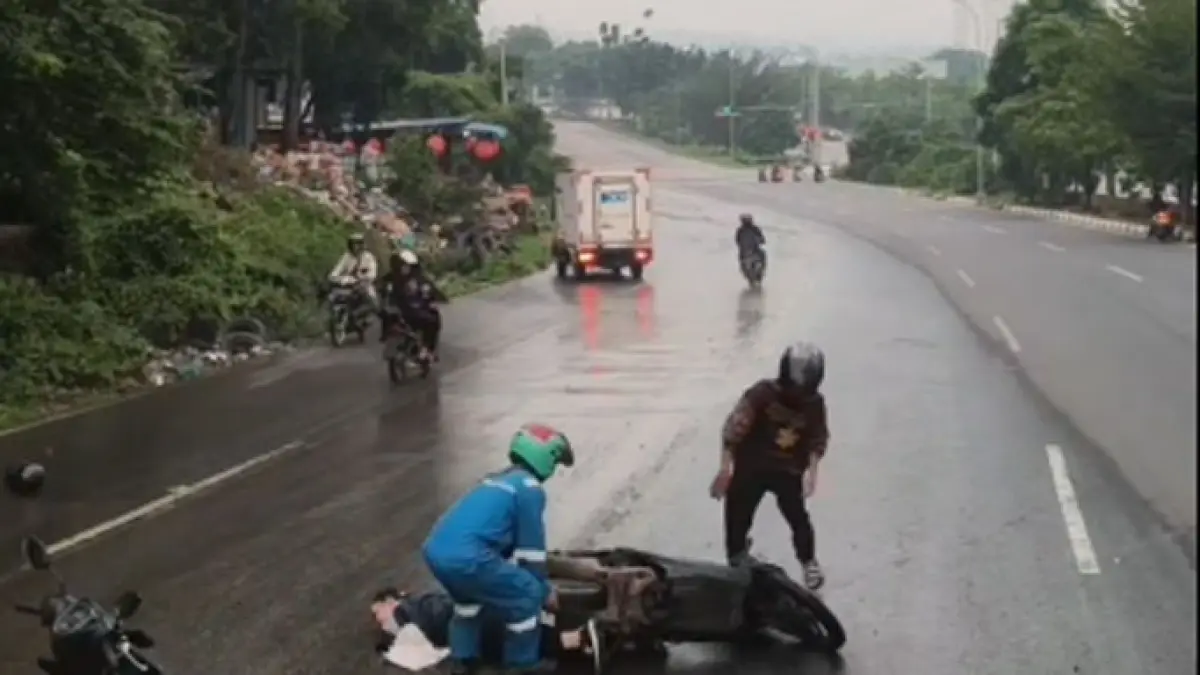 Kecelakaan tunggal. Diduga sebab jalan berlubang. F. Tangkapan layar