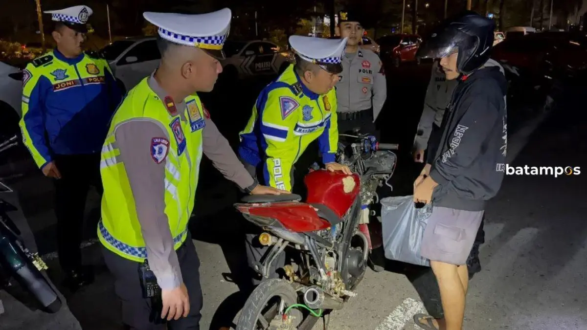 Satuan Lalu Lintas (Satlantas) Polresta Barelang menindak 61 sepeda motor dalam operasi cipta kondisi (cipkon) yang digelar pada Sabtu (24/5) malam.