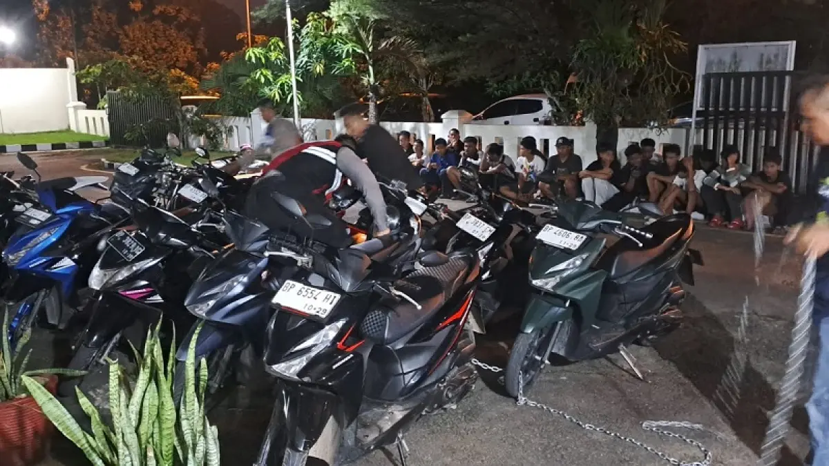 Sebanyak 22 unit sepeda motor diamankan jajaran Polsek Sekupang dalam razia Cipkon dan KRYD, Sabtu (23/5) malam. Penindakan dilakukan terhadap aksi balap liar dan penggunaan knalpot brong yang meresahkan masyarakat di sejumlah titik di wilayah Sekupang. (Istimewa)
