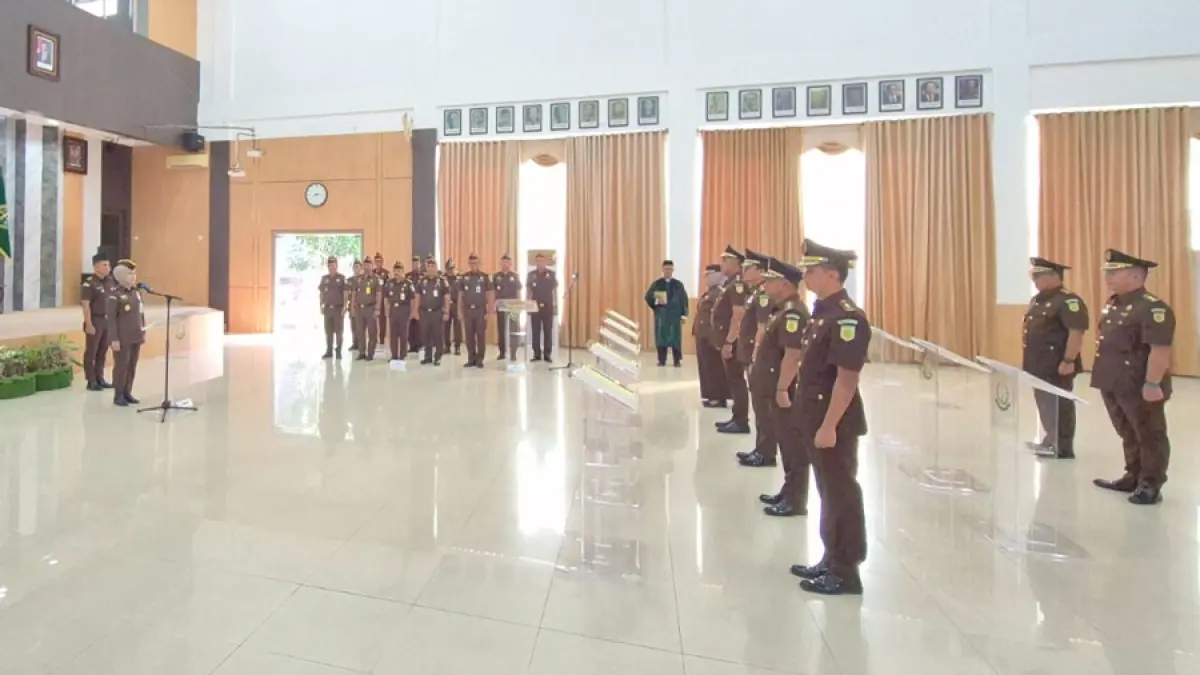 Para pejabat eselon IV Kejati Kepri saat menjalani pelantikan, Senin (25/5). F. Penkum Kejati Kepri untuk Batam Pos