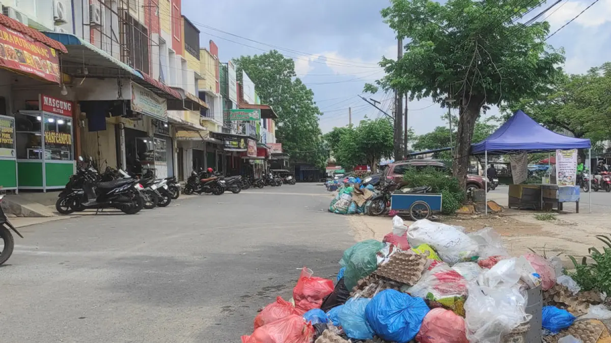Sampah di Botania 1. F. Cecep Mulyana / Batam Pos