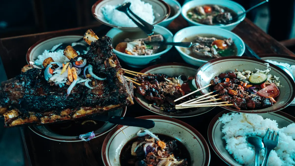 Kuliner Indonesia. (unsplash.com/@pacebale)