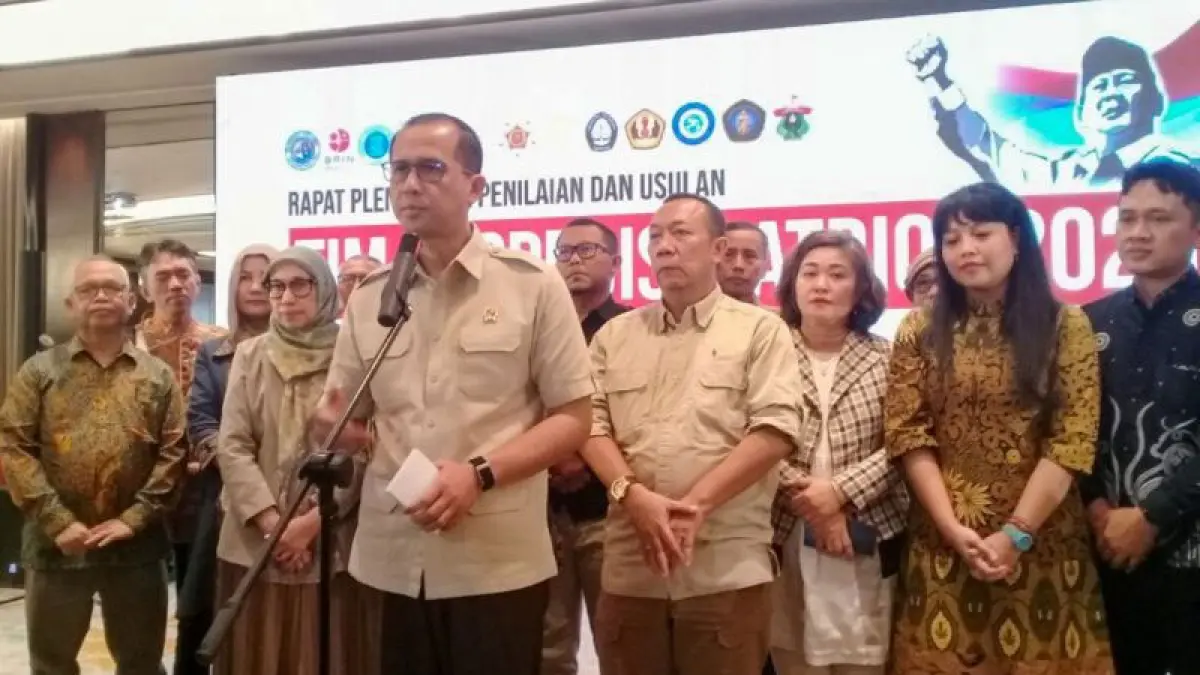 Menteri Transmigrasi (Mentrans) M Iftitah Sulaiman Suryanagara memberikan keterangan kepada wartawan usai menghadiri Rapat Pleno Hasil Penilaian dan Usulan Tim Ekspedisi Patriot (TEP) 2026 di Jakarta, Selasa (26/5/2026). ANTARA/Uyu Septiyati Liman 