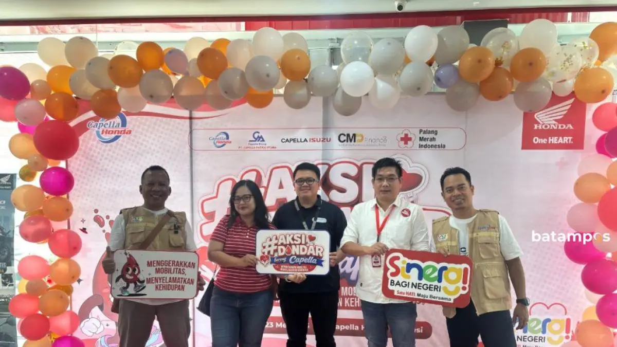 Para pendonor berfoto bersama usai menyumbangkan darah di program Sinergi Bagi Negeri yang digelar Capella Group. F. PT Capella Dinamik Nusantara Kepri.