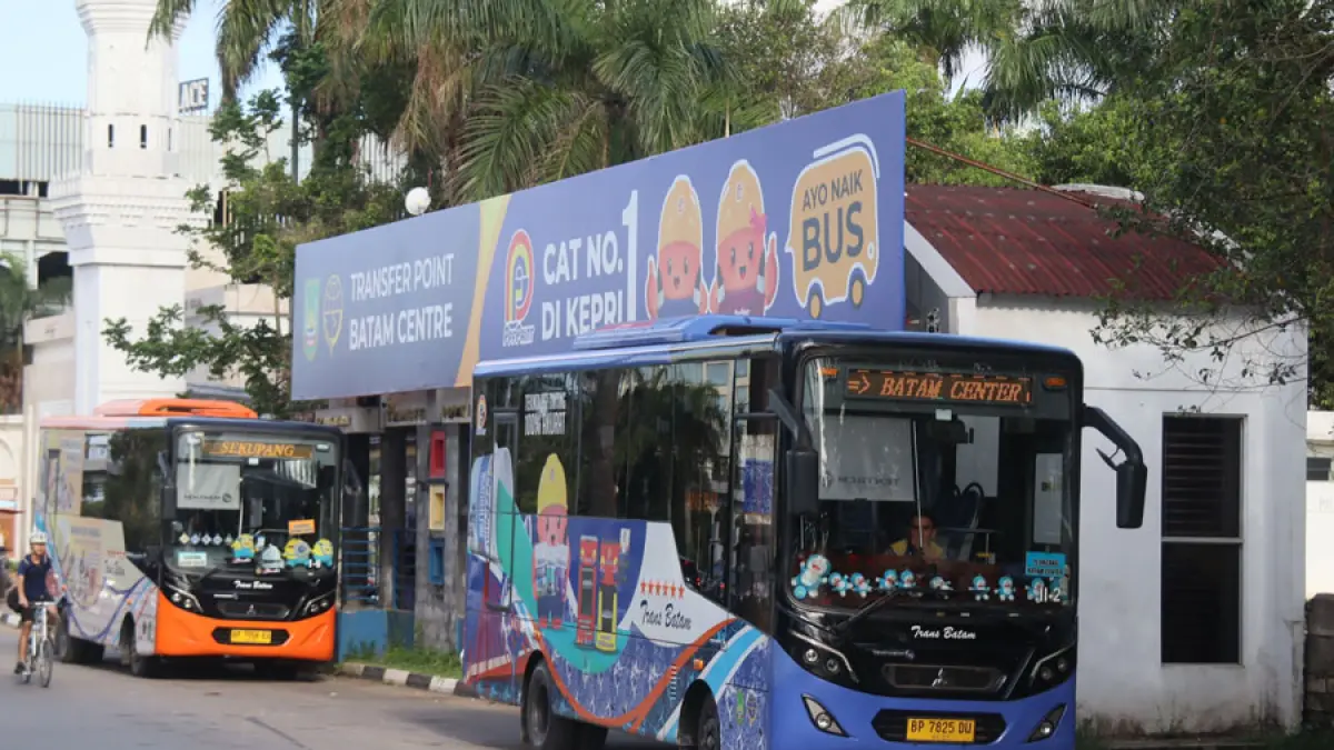 Bank Indonesia Kepri mulai mendorong penerapan Tap QRIS untuk mempermudah transaksi non tunai pada layanan transportasi publik di Kota Batam. Foto: Cecep Mulyana / Batam Pos