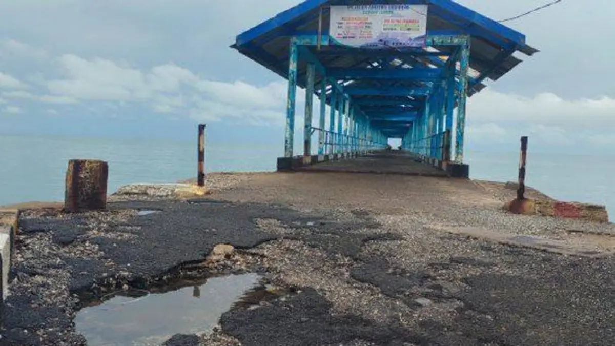 Kondisi Pelabuhan Lingga. Opsi pelimpahan pengelolaan kepada Pemerintah Kabupaten Lingga dinilai terbuka agar pengelolaan fasilitas publik itu lebih optimal. F. Dokumen Batam Pos