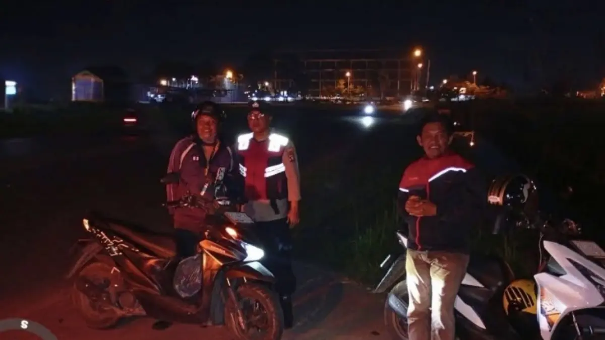  Personel Polsek Batuaji membubarkan tongkrongan remaja yang diduga hendak melakukan aksi balap liar di kawasan Makam Pahlawan.