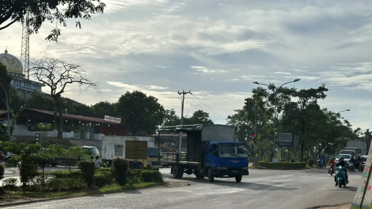 Pengendara yang menerobos lampu merah di Batuaji. F.Yofi Yuhendri/Batam Pos