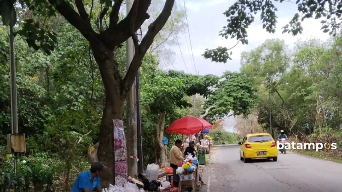 Penjual bunga di sekitar TPU Sei Temiang. F. Rengga Yuliandra/ Batam pos