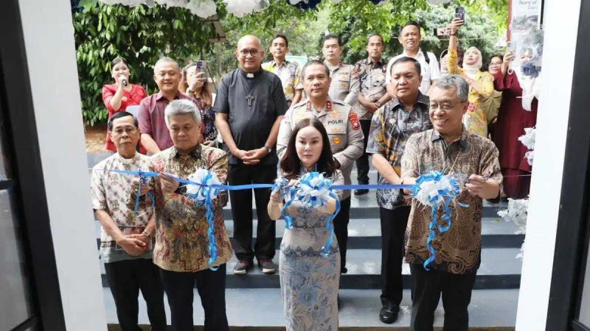 Plh Wali Kota Batam Li Claudia Chandra meresmikan pusat informasi dan latihan kerja PMI Batam yang diinisiasikan oleh Konferensi Waligereja Indonesia (KWI) di Batam, Kepri, Jumat (29/5/2026). F. Diskominfo Batam 