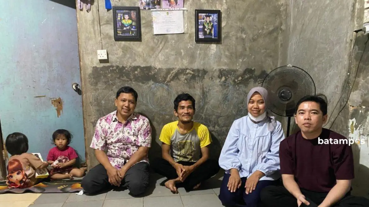 Pihak Klinik Kimia Farma Sei Harapan bersama keluarga pasien saat melakukan pertemuan dan silaturahmi pasca viralnya video dugaan penolakan pelayanan medis terhadap pasien anak di Batam. Dinkes Batam menyebut kedua belah pihak telah melakukan komunikasi dan penyelesaian secara kekeluargaan. F. Rengga Yulindra/ Batam Pos