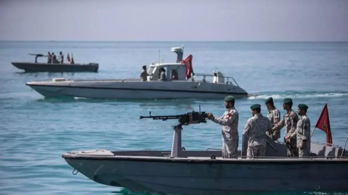 Kapal patroli milik Korps Garda Revolusi Islam Iran (Islamic Revolutionary Guard Corps/IRGC) di Selat Hormuz. (ANTARA/Xinhua/aa.)